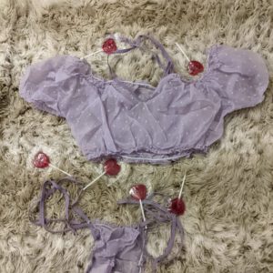 gedragen lingerie lila