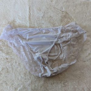 gedragen witte slip verwassen