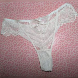 gedragen witte string