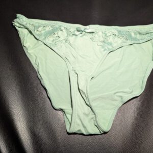 Groen gebruikt stringetje